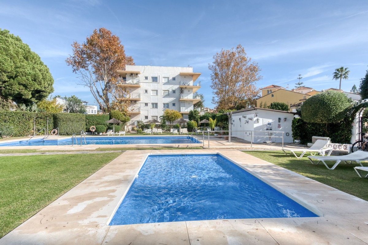 2 Bed Apartment for sale in The Golden Mile Costa Del Sol, Málaga, Spain