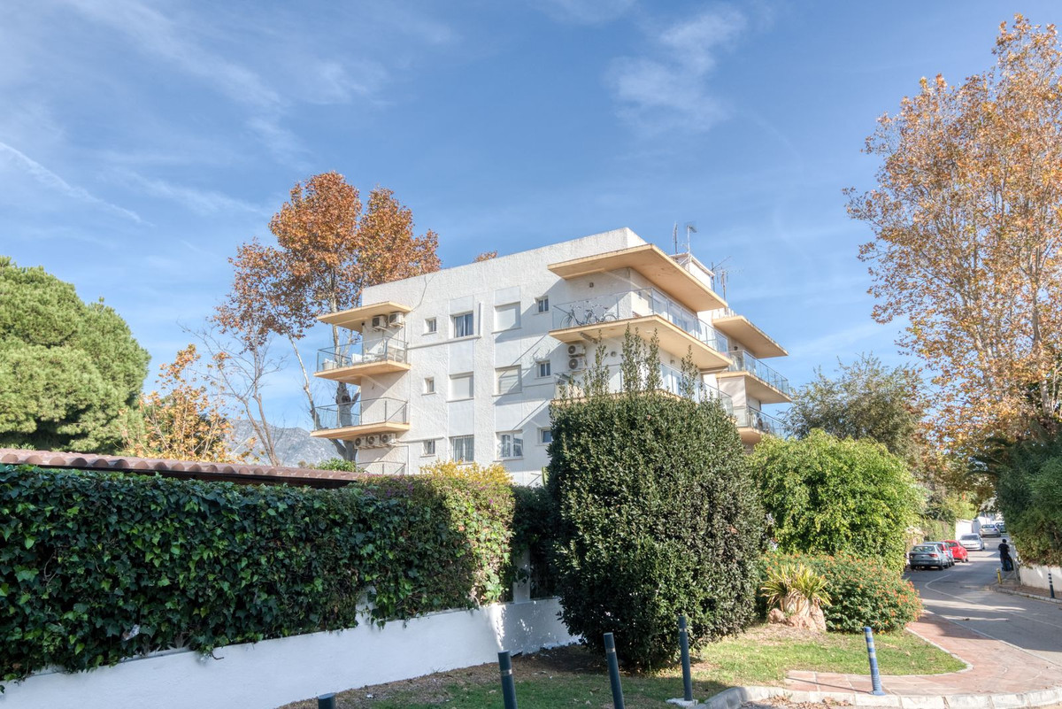 2 Bed Apartment for sale in The Golden Mile Costa Del Sol, Málaga, Spain