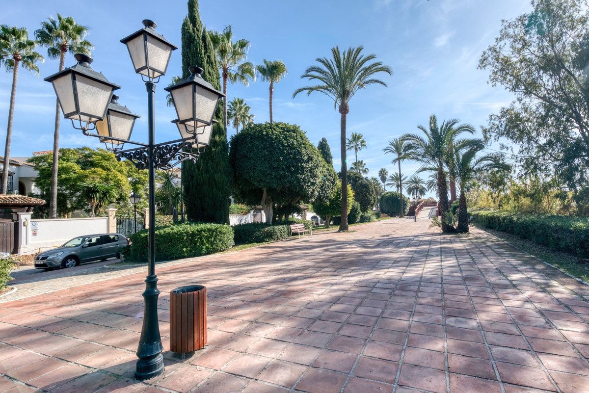 2 Bed Apartment for sale in The Golden Mile Costa Del Sol, Málaga, Spain