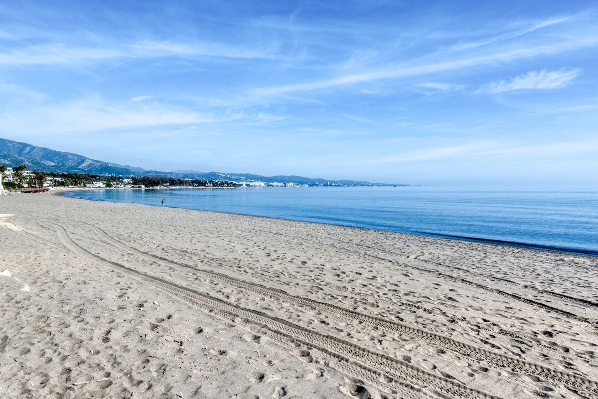2 Bed Apartment for sale in The Golden Mile Costa Del Sol, Málaga, Spain