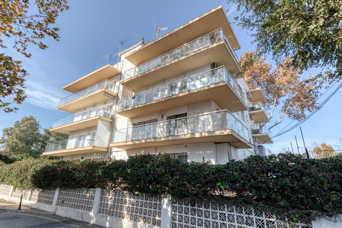 2 Bed Apartment for sale in The Golden Mile Costa Del Sol, Málaga, Spain