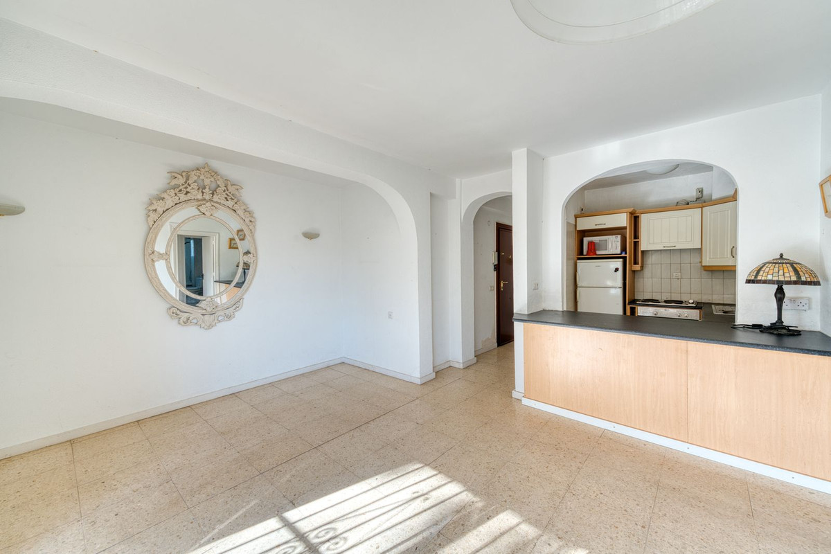 2 Bed Apartment for sale in The Golden Mile Costa Del Sol, Málaga, Spain