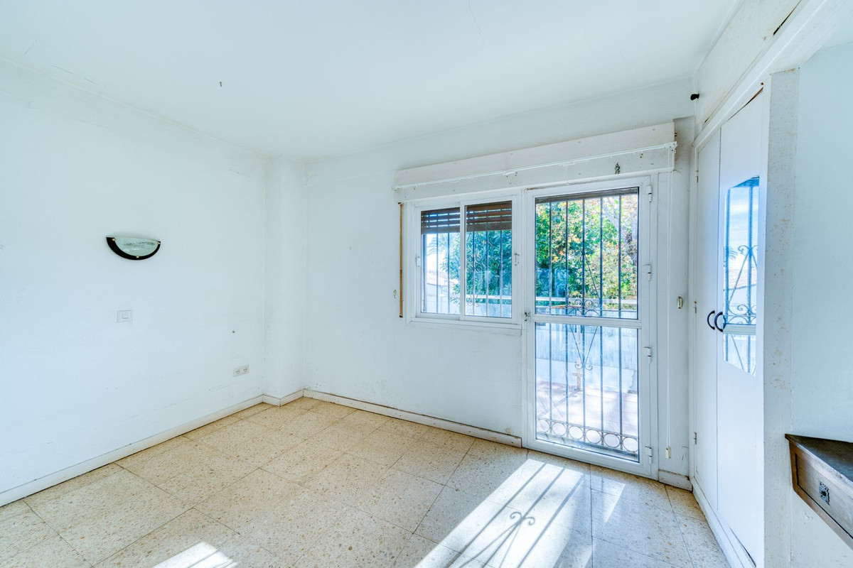 2 Bed Apartment for sale in The Golden Mile Costa Del Sol, Málaga, Spain