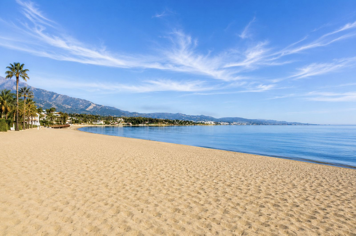 2 Bed Apartment for sale in The Golden Mile Costa Del Sol, Málaga, Spain