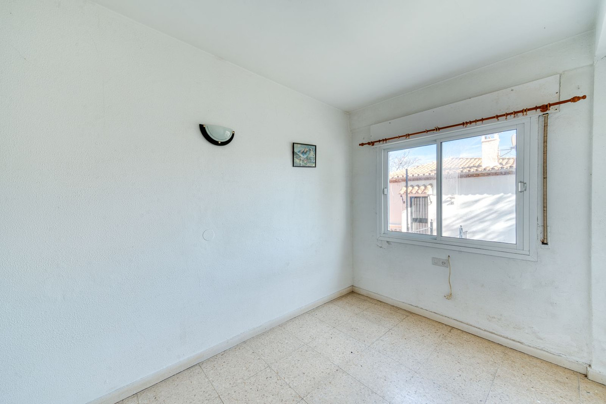 2 Bed Apartment for sale in The Golden Mile Costa Del Sol, Málaga, Spain