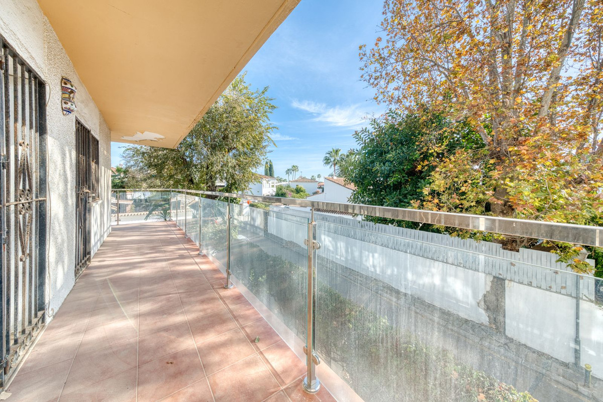 2 Bed Apartment for sale in The Golden Mile Costa Del Sol, Málaga, Spain