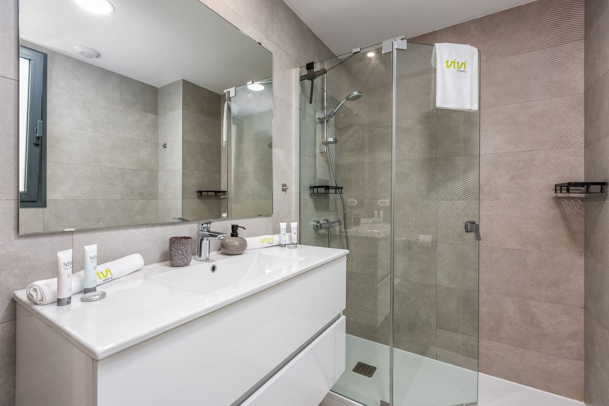 Se vende Apartamento Planta Media de 2 dormitorios en Costa Del Sol, Málaga, España