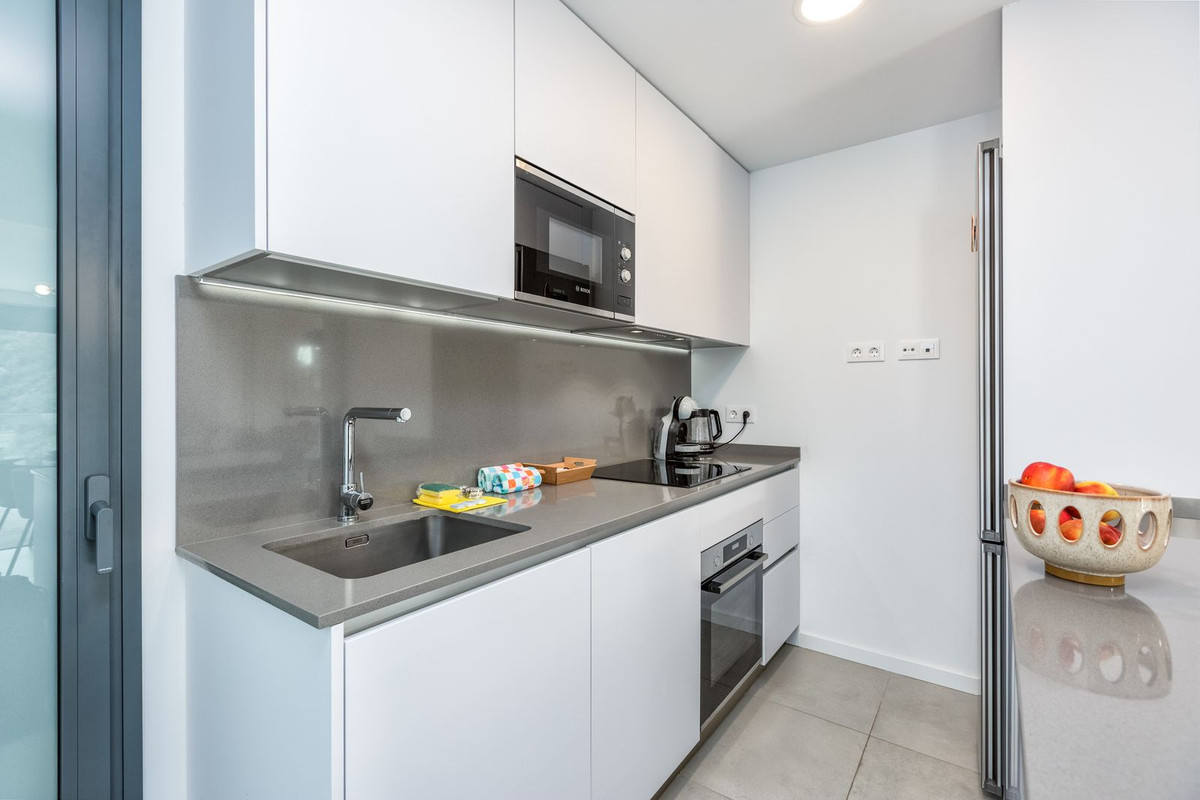 Se vende Apartamento Planta Media de 2 dormitorios en Costa Del Sol, Málaga, España