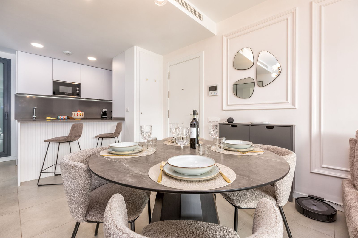 Se vende Apartamento Planta Media de 2 dormitorios en Costa Del Sol, Málaga, España