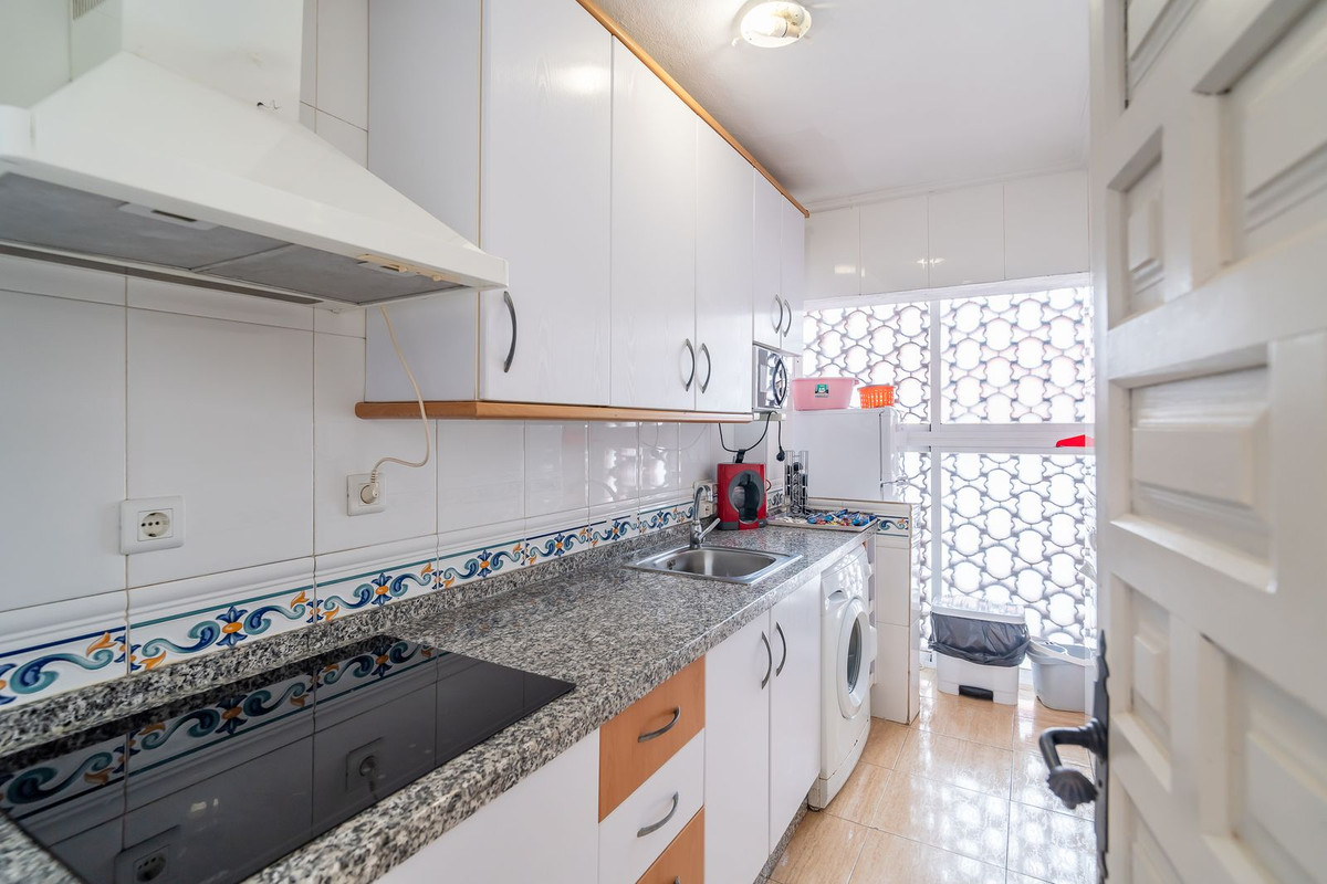 2 Bed Apartment for sale in Fuengirola Costa Del Sol, Málaga, Spain