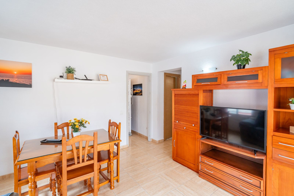 2 Bed Apartment for sale in Fuengirola Costa Del Sol, Málaga, Spain