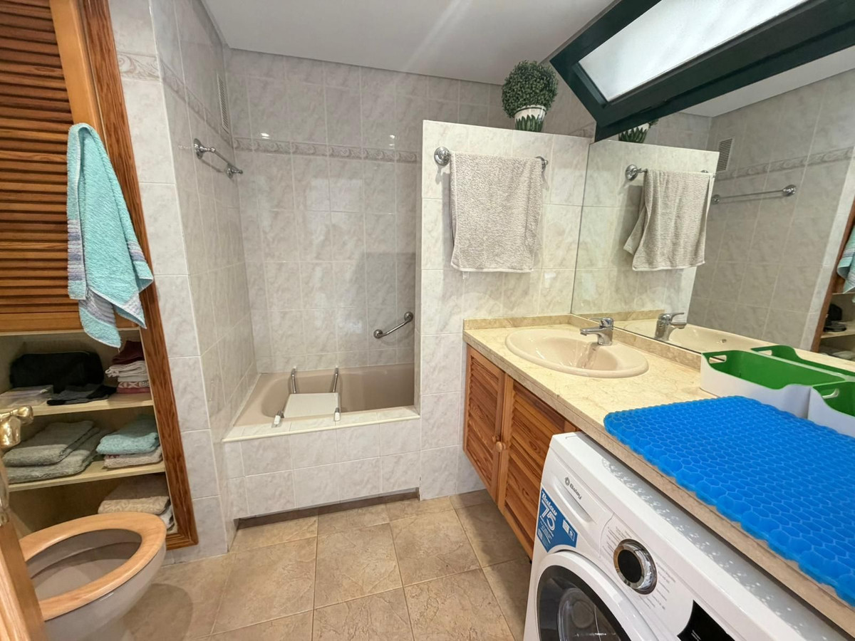 Se vende Apartamento Planta Media de 2 dormitorios en Costa Del Sol, Málaga, España
