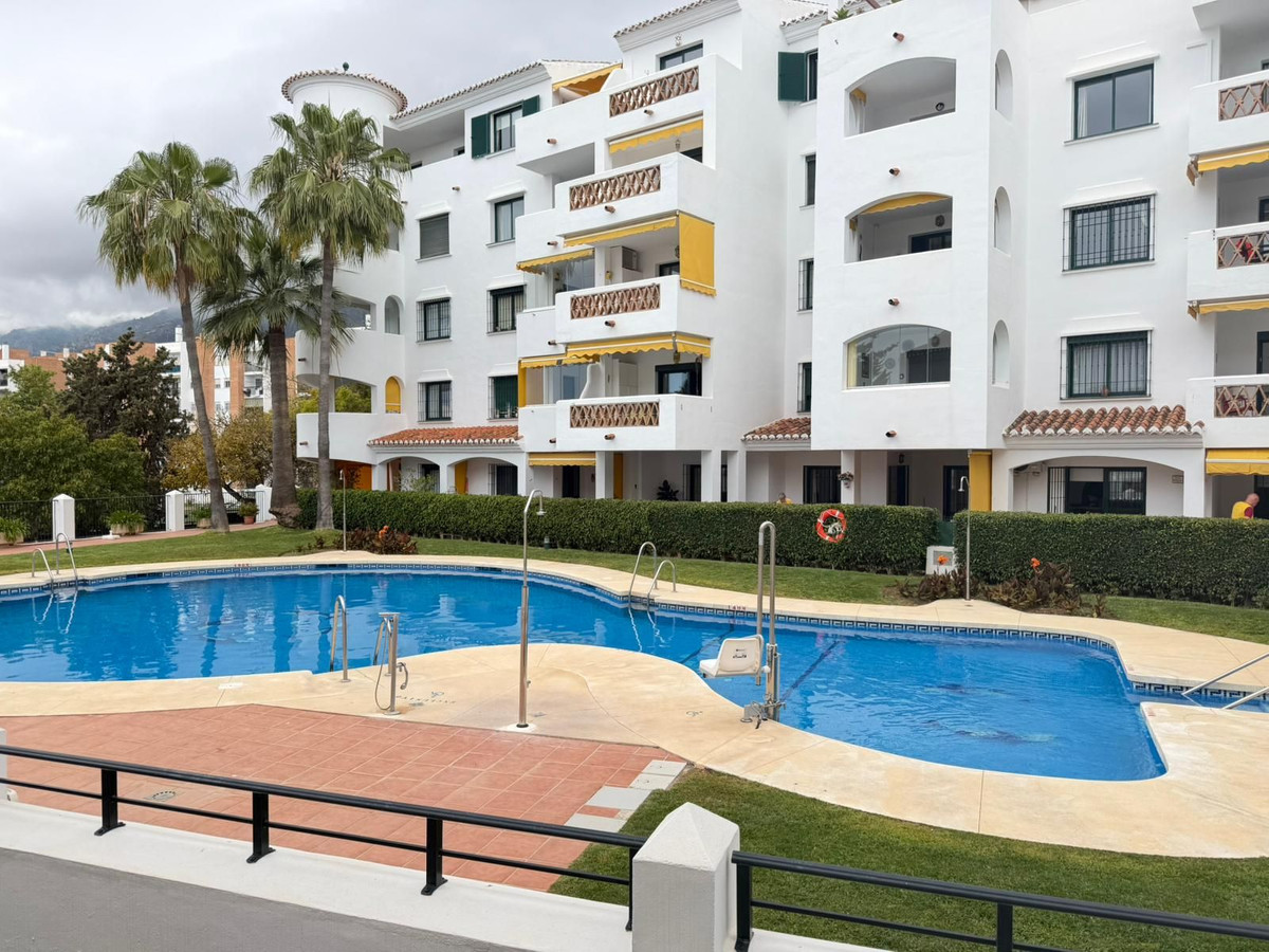 Se vende Apartamento Planta Media de 2 dormitorios en Costa Del Sol, Málaga, España