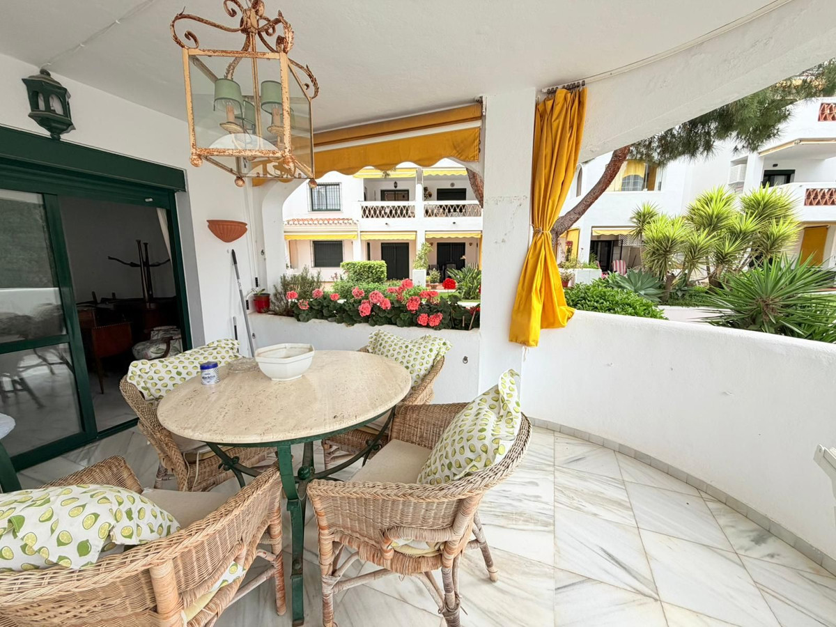 Se vende Apartamento Planta Media de 2 dormitorios en Costa Del Sol, Málaga, España