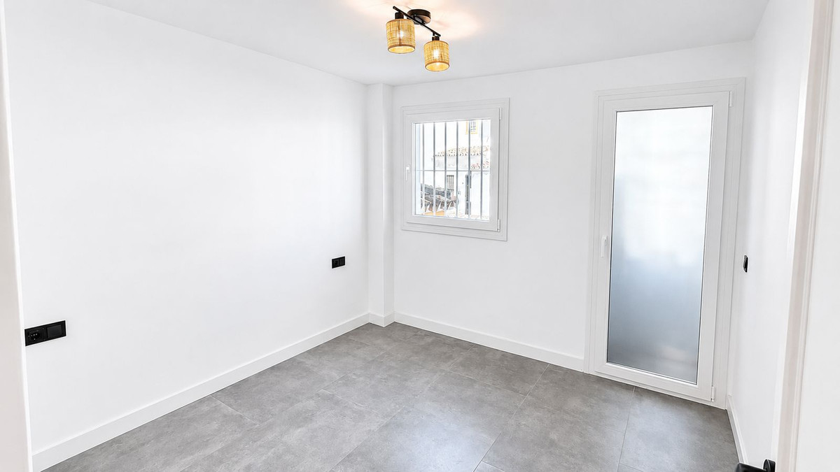 2 Bed Apartment for sale in Atalaya Costa Del Sol, Málaga, Spain