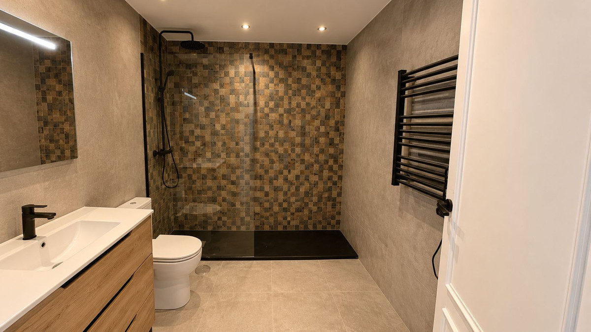 2 Bed Apartment for sale in Atalaya Costa Del Sol, Málaga, Spain