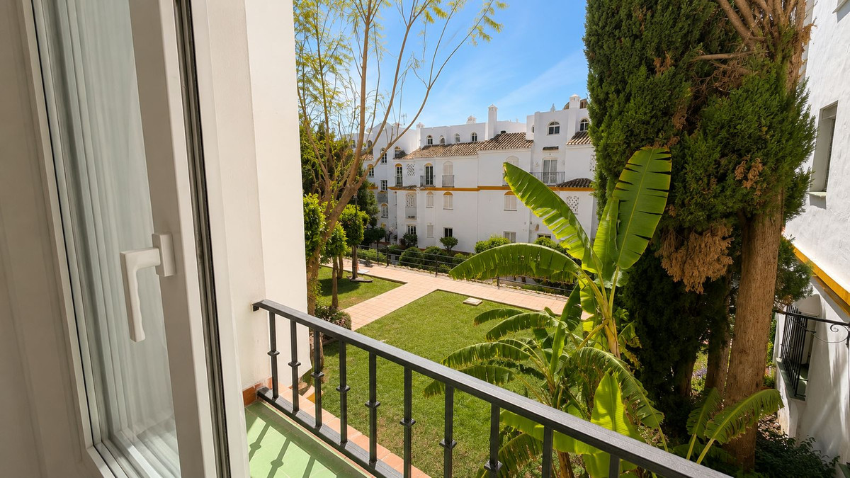 2 Bed Apartment for sale in Atalaya Costa Del Sol, Málaga, Spain