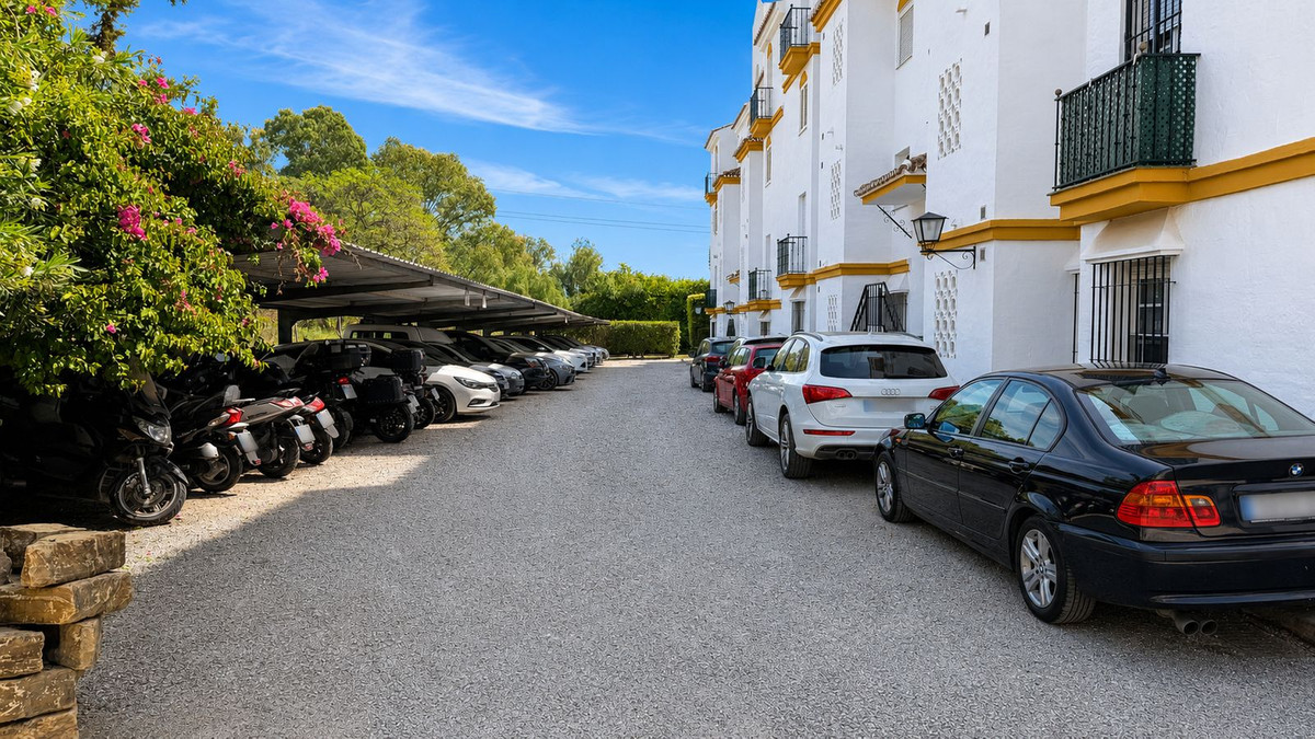 2 Bed Apartment for sale in Atalaya Costa Del Sol, Málaga, Spain