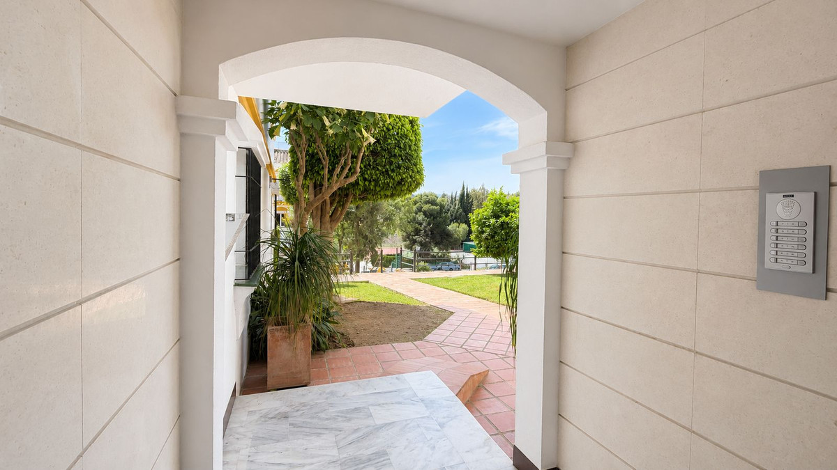 2 Bed Apartment for sale in Atalaya Costa Del Sol, Málaga, Spain