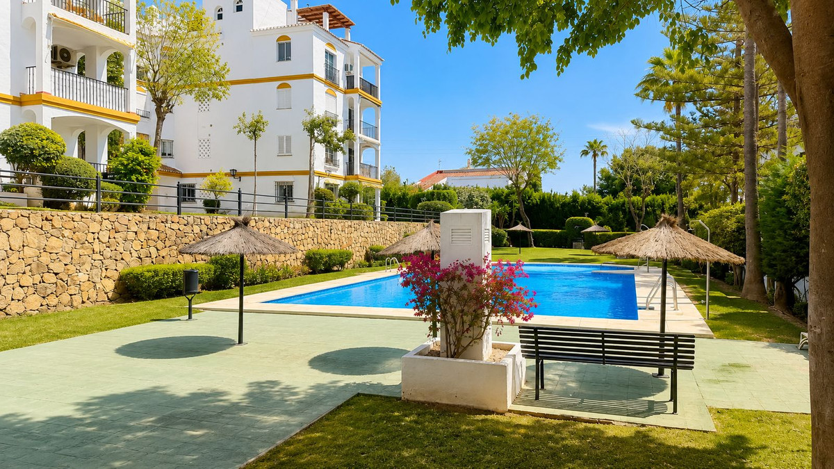 2 Bed Apartment for sale in Atalaya Costa Del Sol, Málaga, Spain