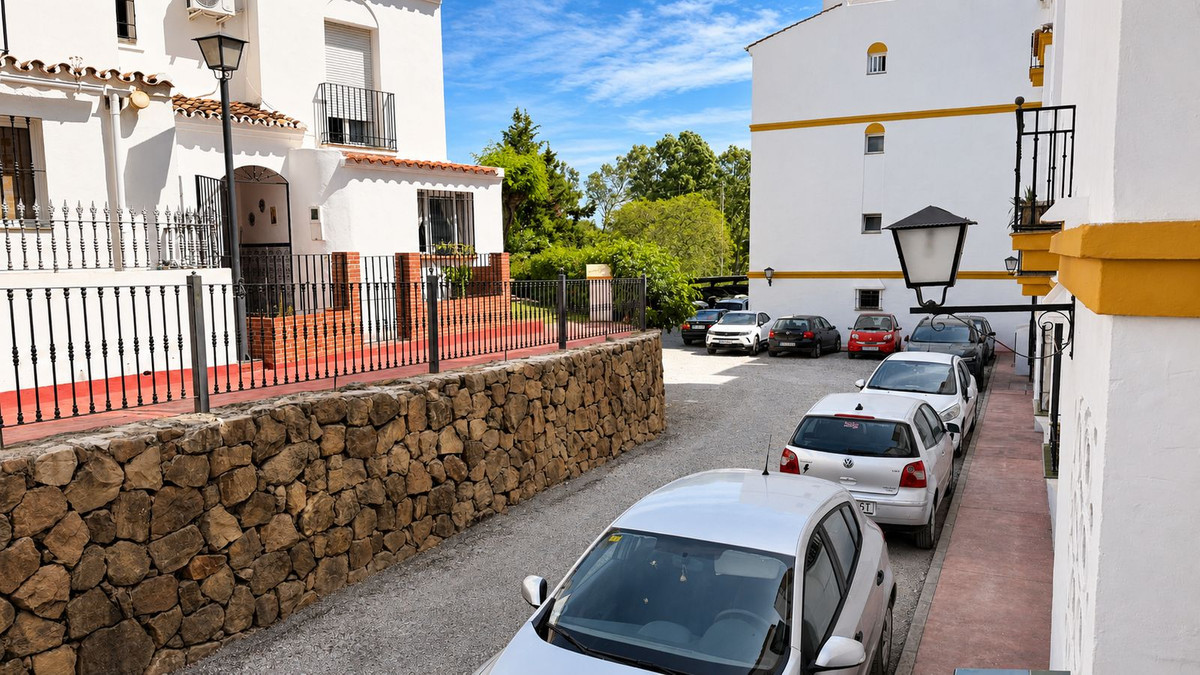 2 Bed Apartment for sale in Atalaya Costa Del Sol, Málaga, Spain