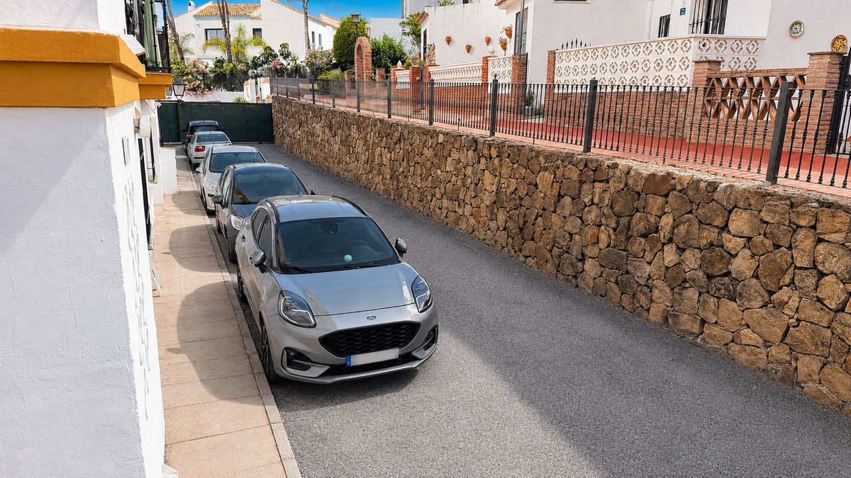 2 Bed Apartment for sale in Atalaya Costa Del Sol, Málaga, Spain