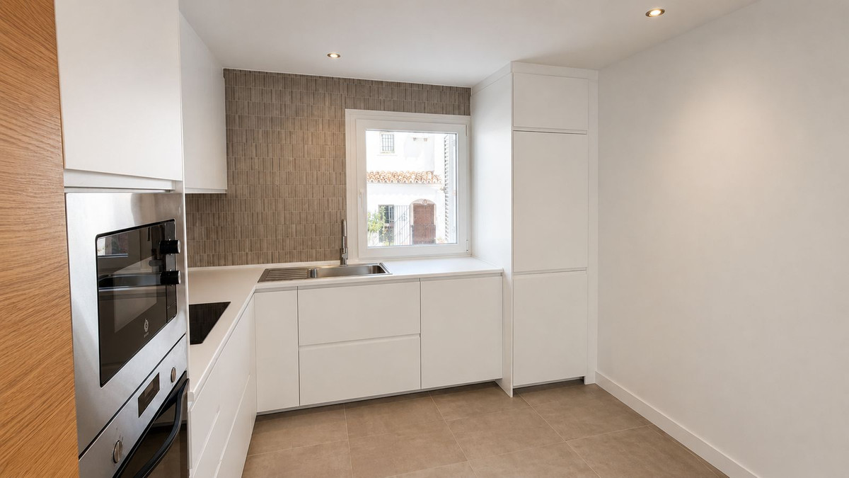 2 Bed Apartment for sale in Atalaya Costa Del Sol, Málaga, Spain