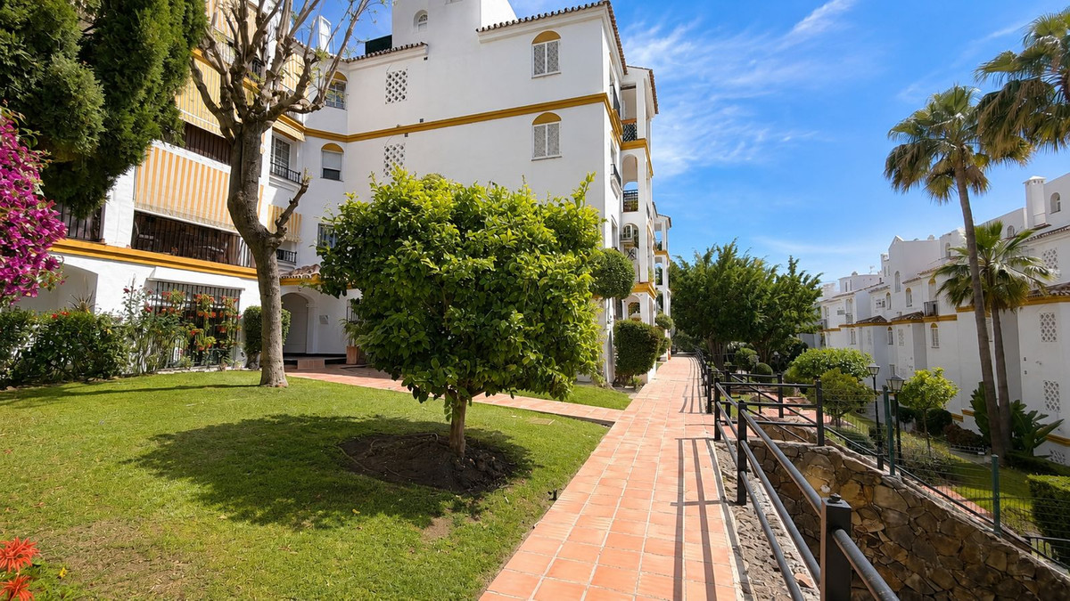 2 Bed Apartment for sale in Atalaya Costa Del Sol, Málaga, Spain