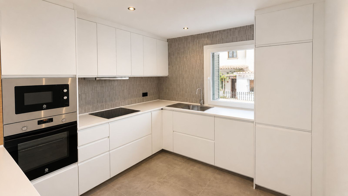2 Bed Apartment for sale in Atalaya Costa Del Sol, Málaga, Spain