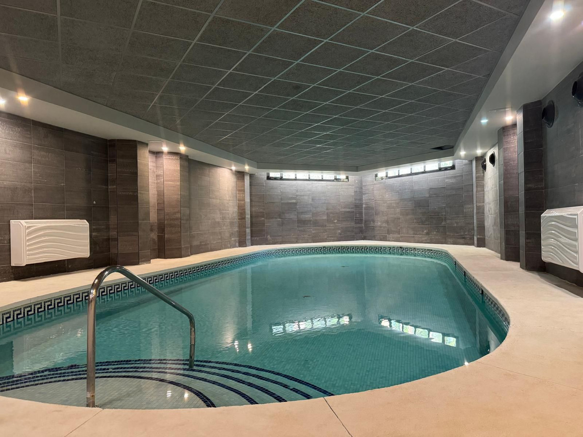 2 Bed Apartment for sale in Puerto Banús Costa Del Sol, Málaga, Spain