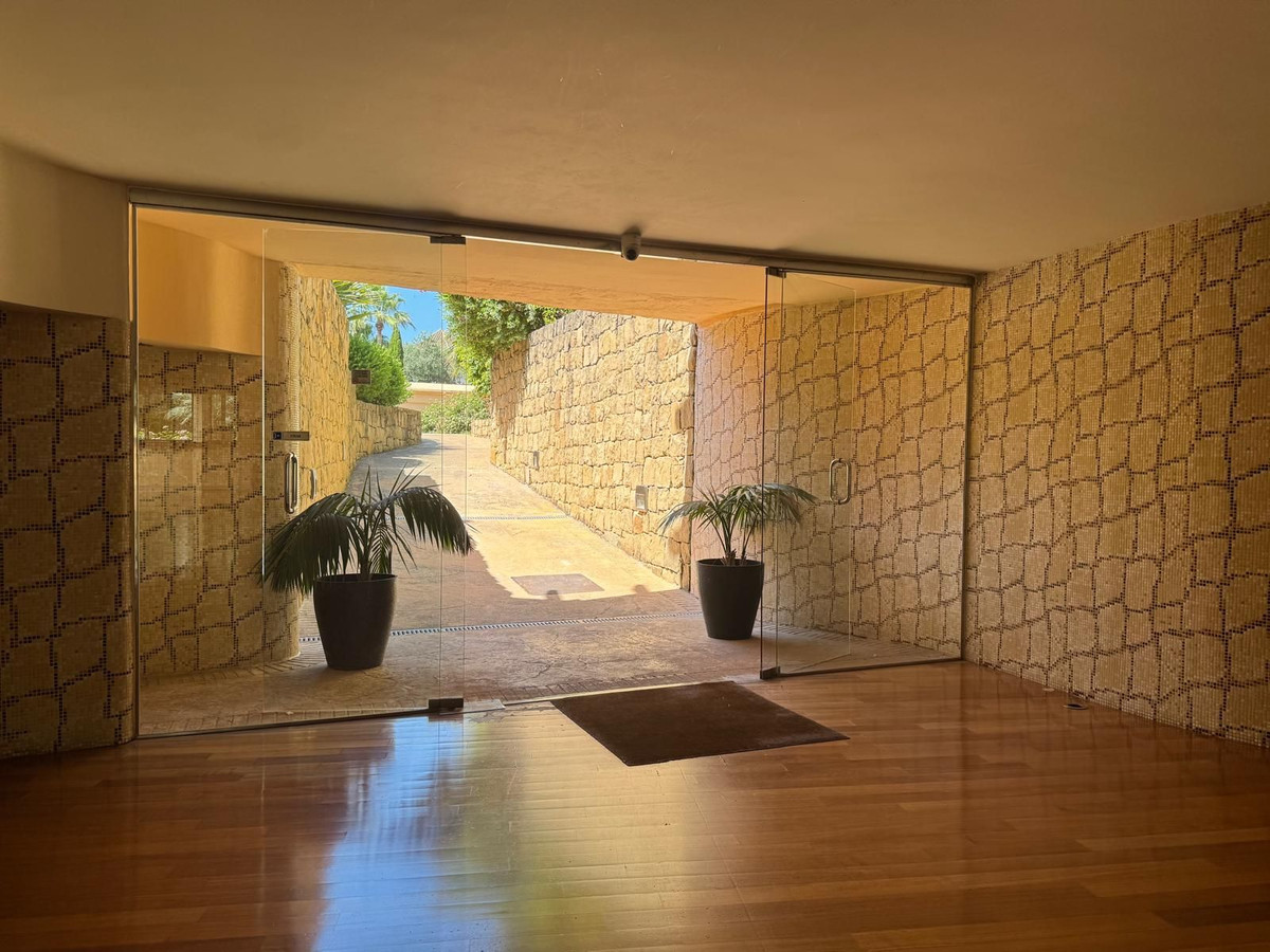 2 Bed Apartment for sale in Puerto Banús Costa Del Sol, Málaga, Spain