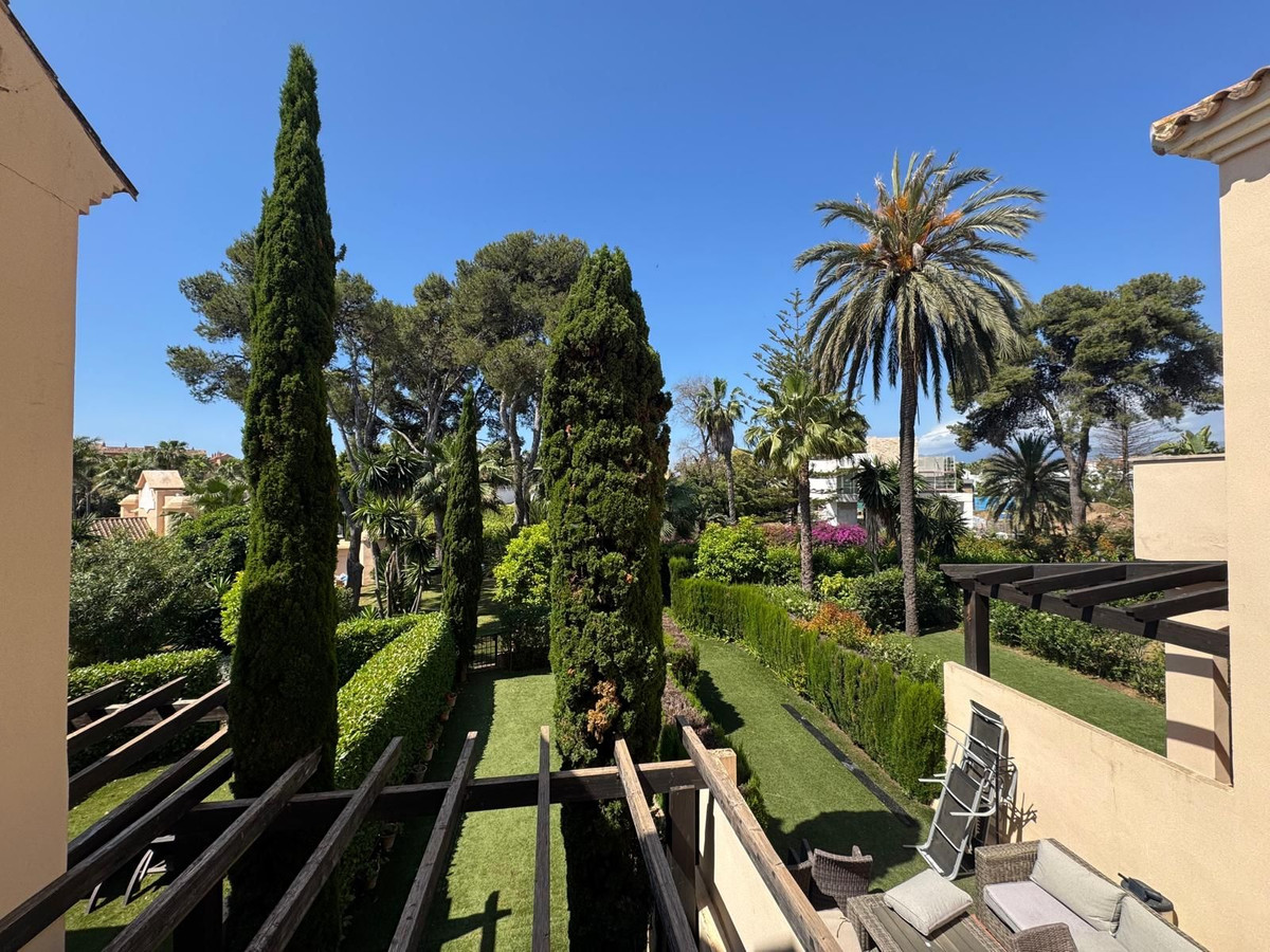2 Bed Apartment for sale in Puerto Banús Costa Del Sol, Málaga, Spain