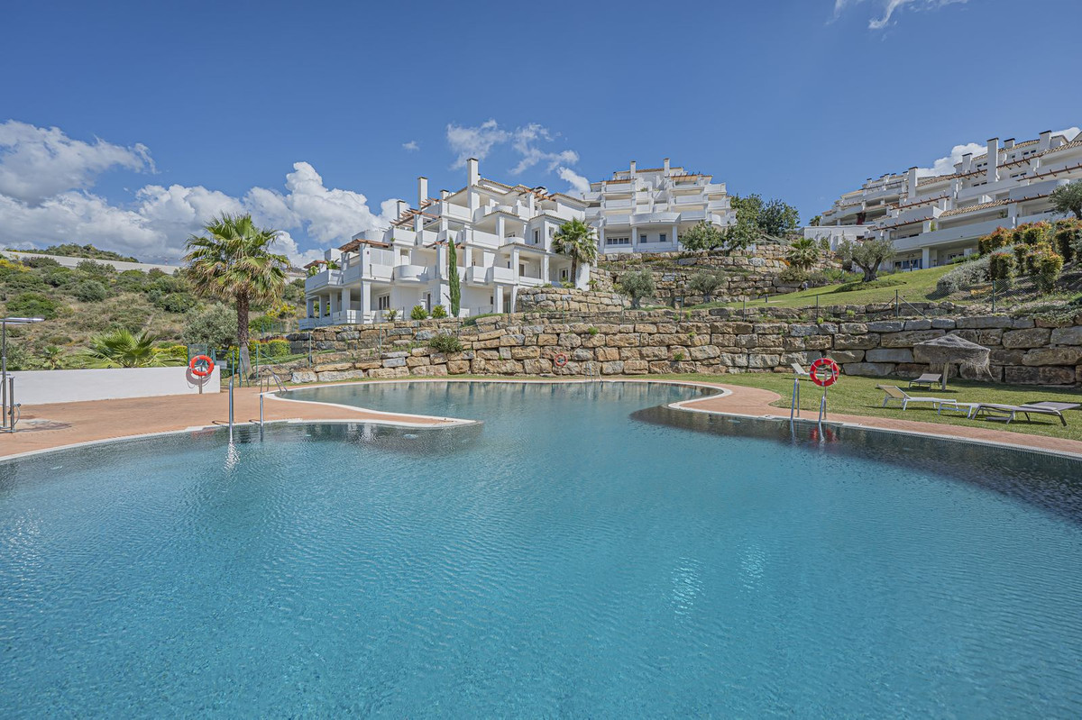 2 Bed Apartment for sale in Nueva Andalucía Costa Del Sol, Málaga, Spain