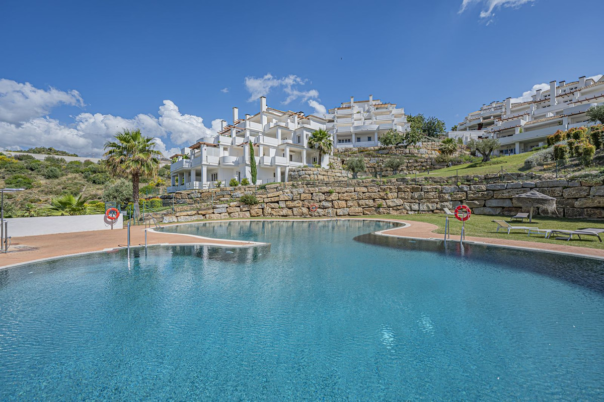 2 Bed Apartment for sale in Nueva Andalucía Costa Del Sol, Málaga, Spain