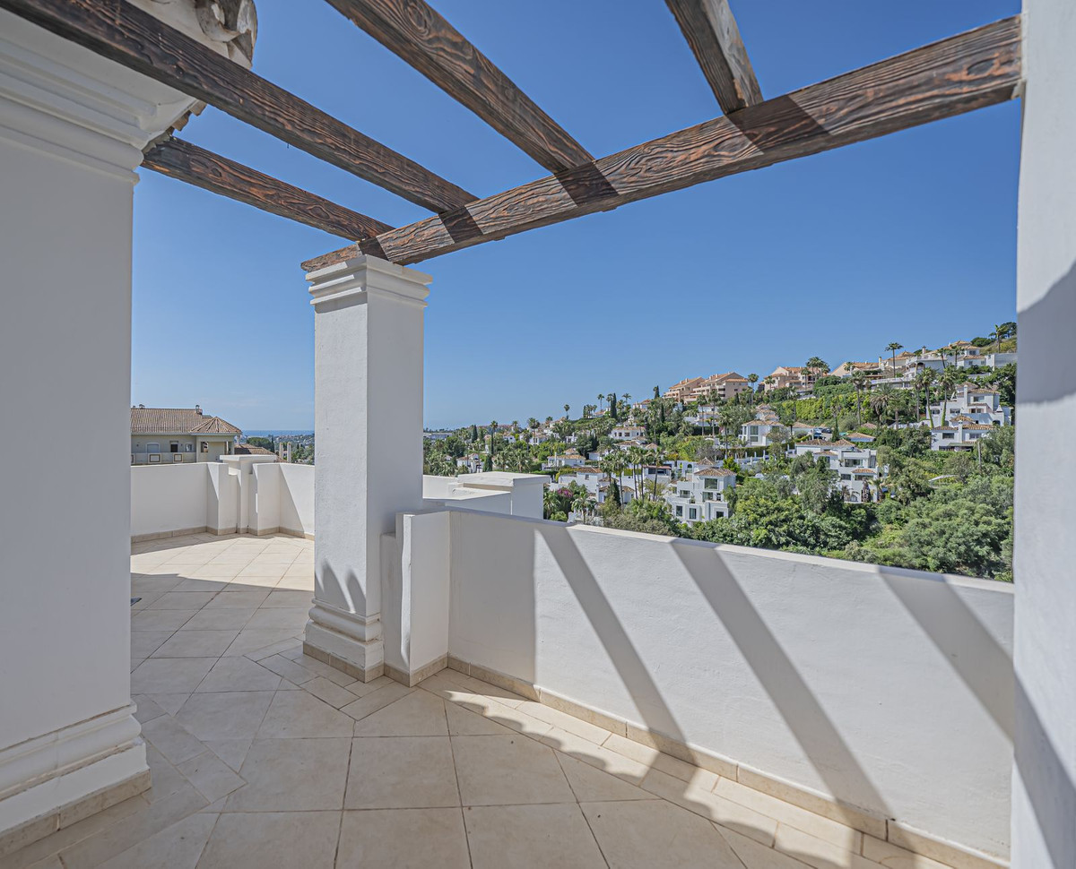 2 Bed Apartment for sale in Nueva Andalucía Costa Del Sol, Málaga, Spain