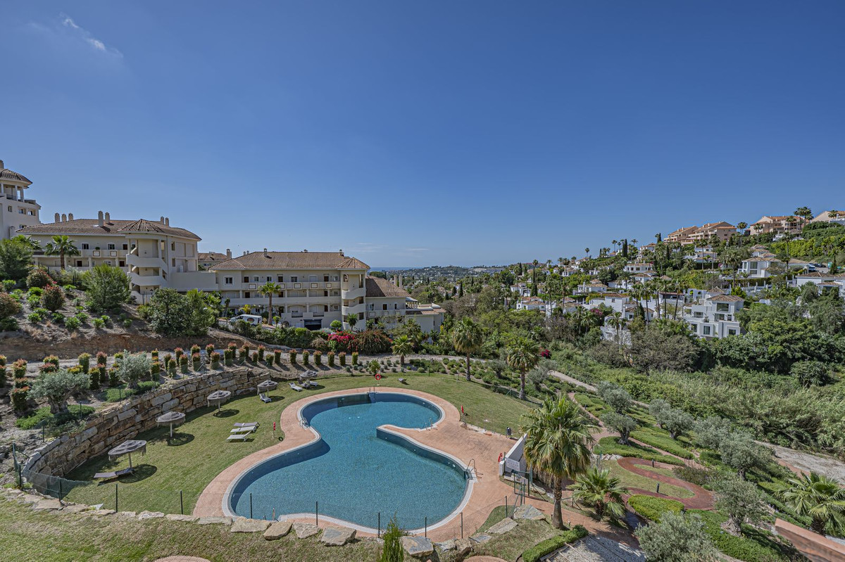 2 Bed Apartment for sale in Nueva Andalucía Costa Del Sol, Málaga, Spain
