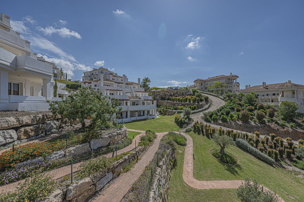 2 Bed Apartment for sale in Nueva Andalucía Costa Del Sol, Málaga, Spain