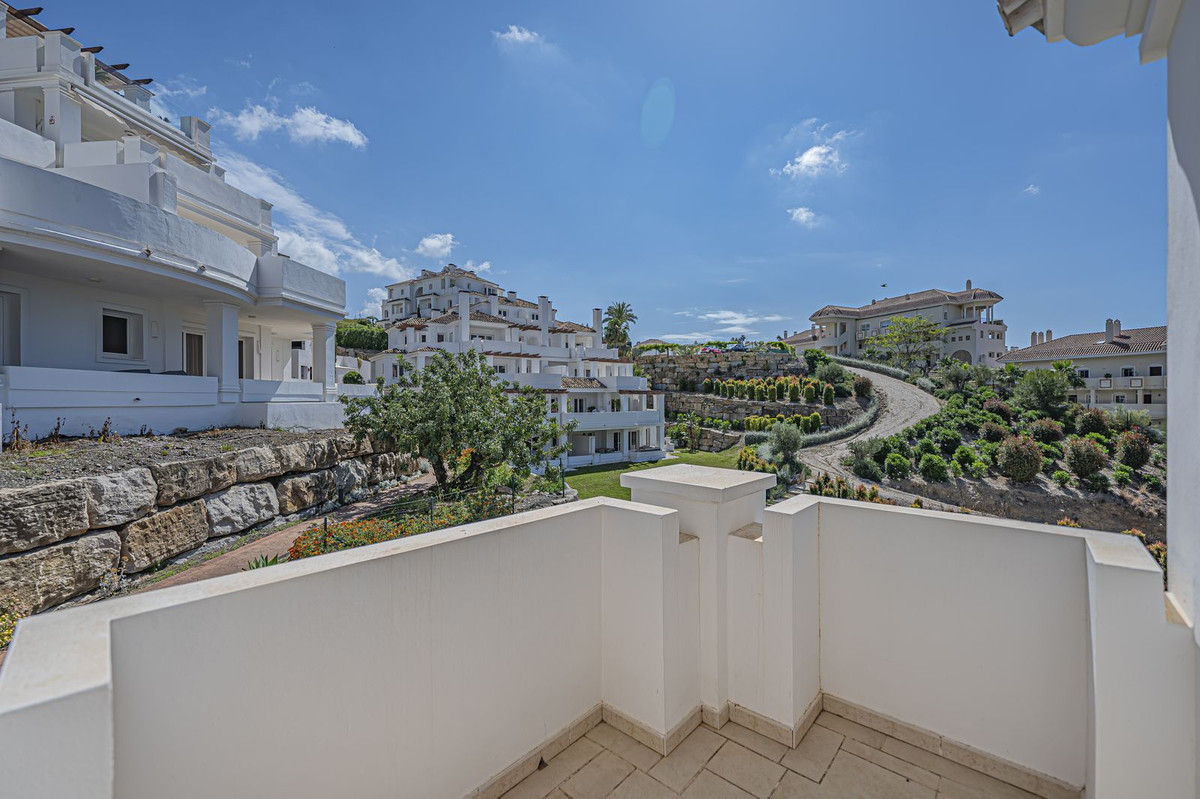 2 Bed Apartment for sale in Nueva Andalucía Costa Del Sol, Málaga, Spain