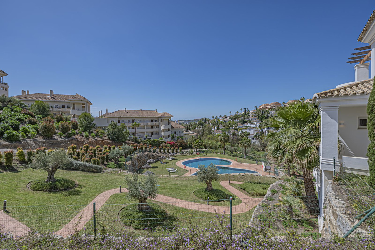 2 Bed Apartment for sale in Nueva Andalucía Costa Del Sol, Málaga, Spain