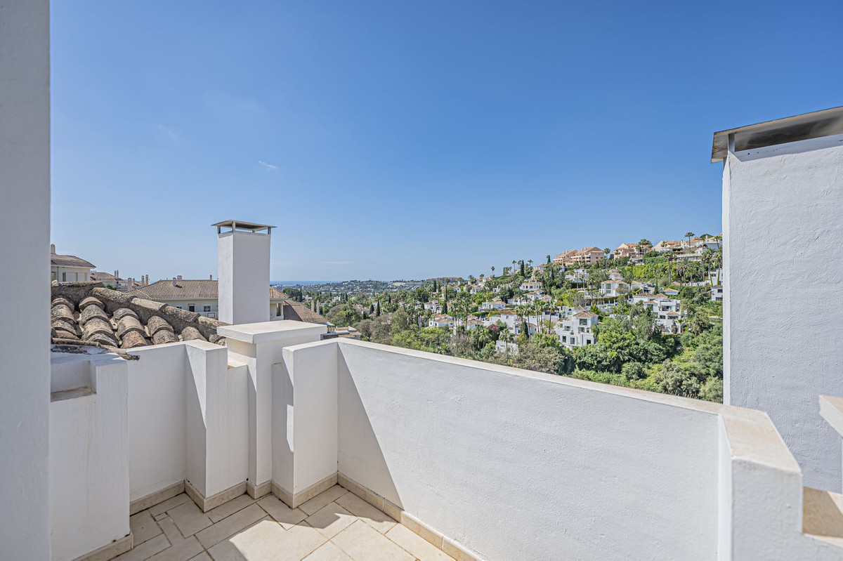 2 Bed Apartment for sale in Nueva Andalucía Costa Del Sol, Málaga, Spain