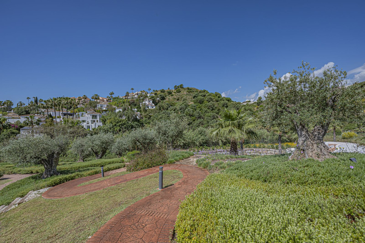 2 Bed Apartment for sale in Nueva Andalucía Costa Del Sol, Málaga, Spain