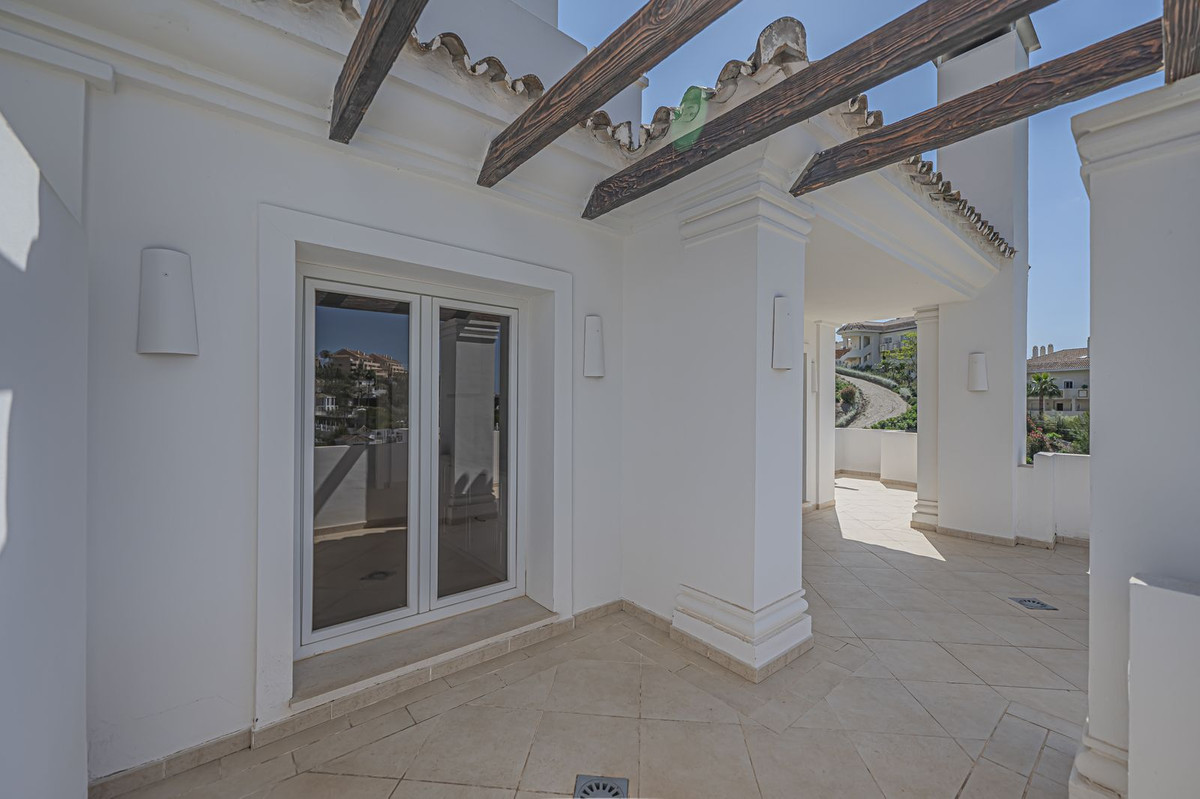 2 Bed Apartment for sale in Nueva Andalucía Costa Del Sol, Málaga, Spain