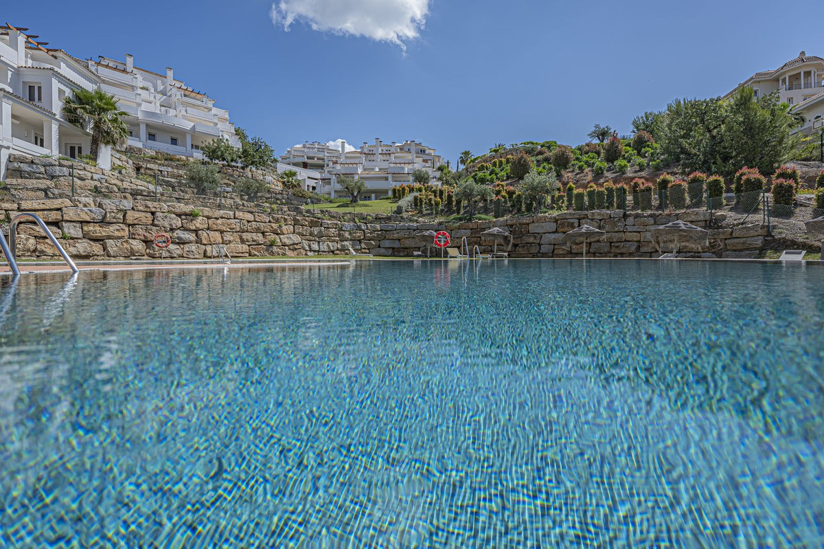 2 Bed Apartment for sale in Nueva Andalucía Costa Del Sol, Málaga, Spain