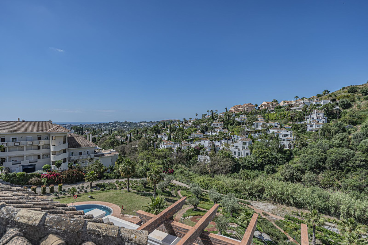 2 Bed Apartment for sale in Nueva Andalucía Costa Del Sol, Málaga, Spain
