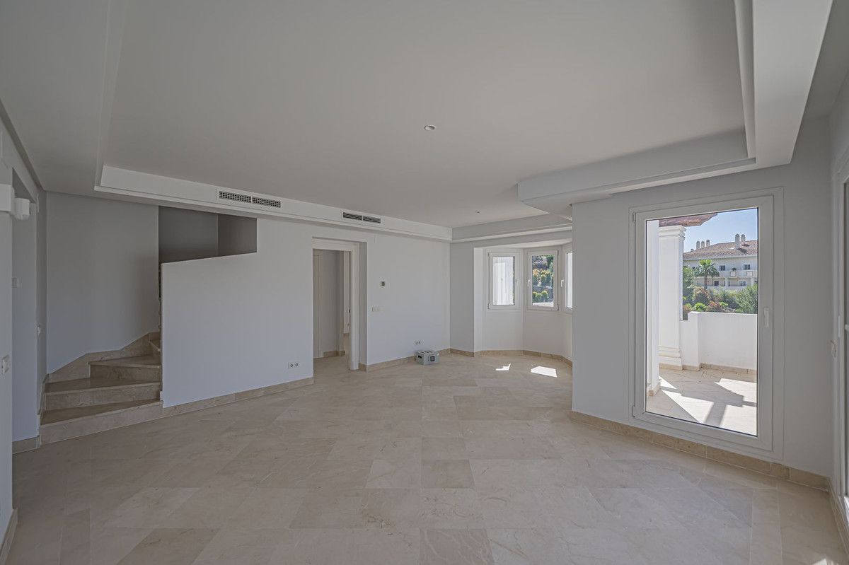 2 Bed Apartment for sale in Nueva Andalucía Costa Del Sol, Málaga, Spain