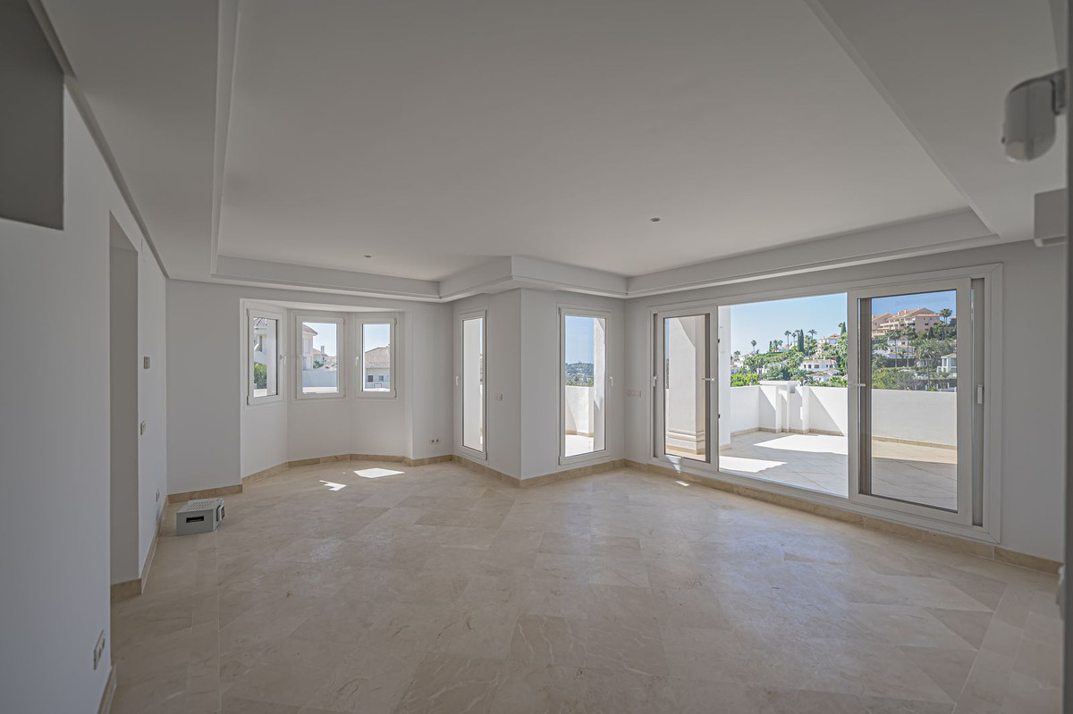 2 Bed Apartment for sale in Nueva Andalucía Costa Del Sol, Málaga, Spain