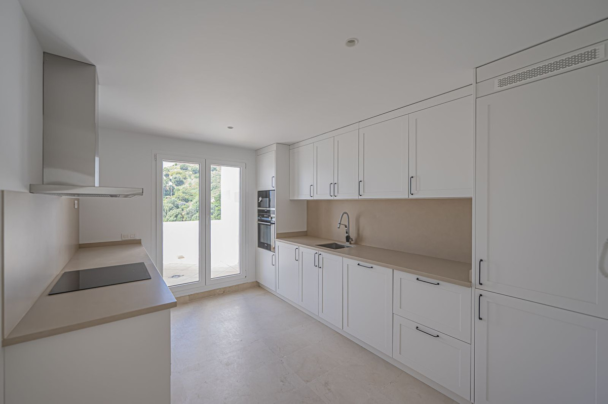 2 Bed Apartment for sale in Nueva Andalucía Costa Del Sol, Málaga, Spain