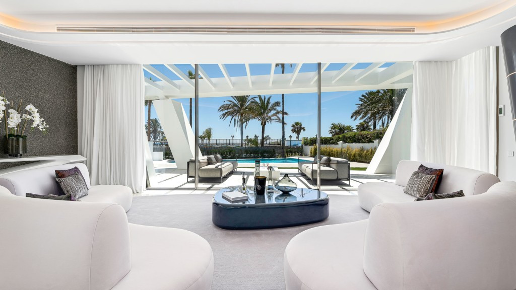 Se vende Villa - Chalet de 6 dormitorios en Costa Del Sol, Málaga, España