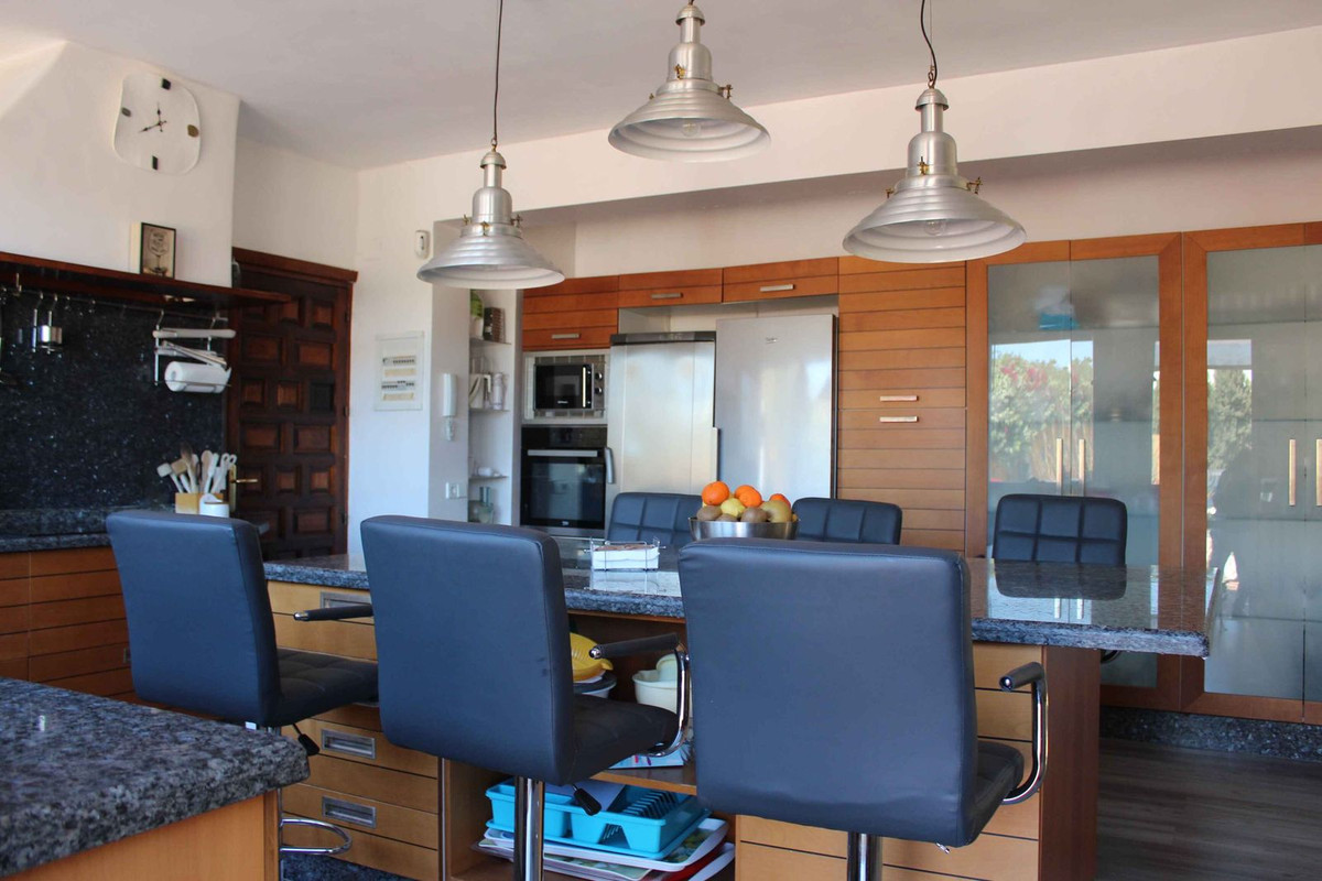 10 Bed Townhouse for sale in El Rosario Costa Del Sol, Málaga, Spain