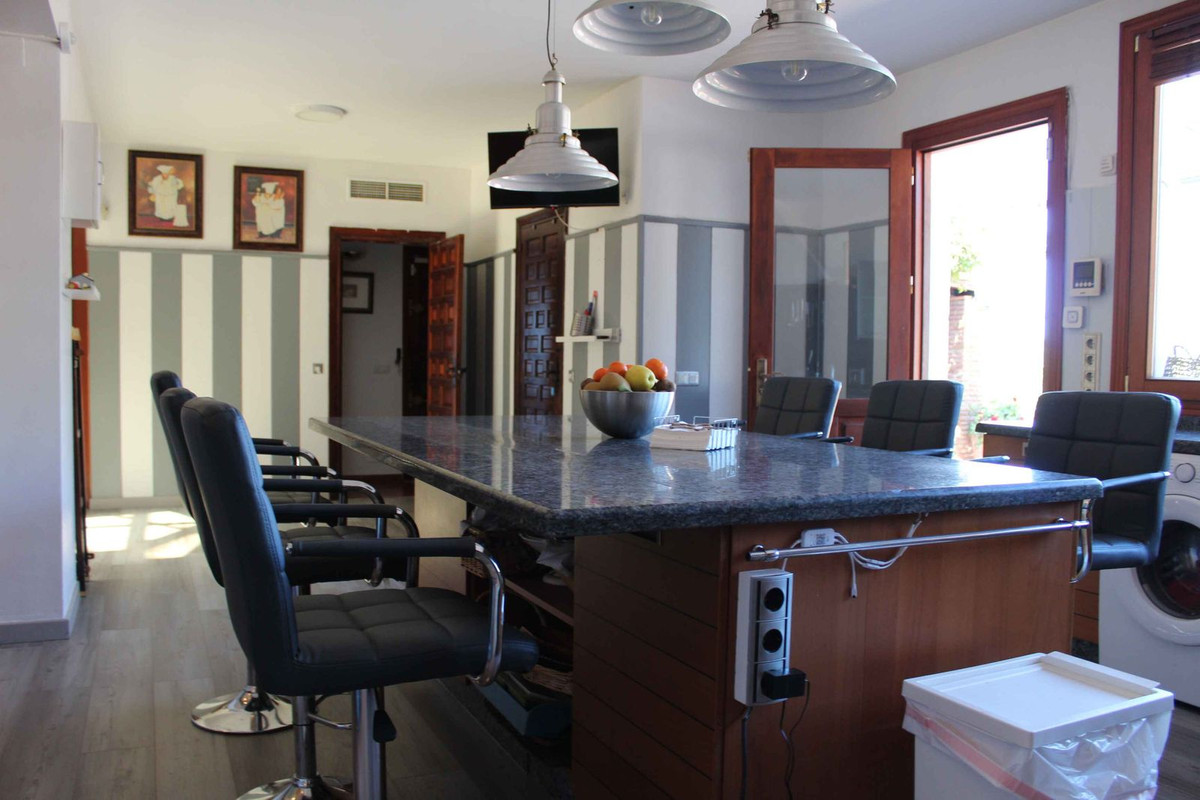 10 Bed Townhouse for sale in El Rosario Costa Del Sol, Málaga, Spain